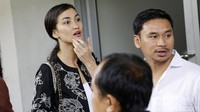 Atiqah Hasiholan saat ditemui di Pengadilan Negeri Jakarta Selatan pada Selasa (12/3). Pool/Palevi S/detikFoto.