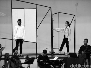 Mengintip Prosesi Latihan Konser Musikal Puisi-puisi Cinta