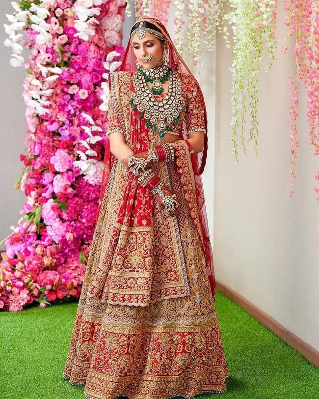 Selain menjadi direktur di perusahaan berlian, Shloka Mehta juga menjadi co-founder dari ConnectFor, platform untuk membantu para sukarelawan terhubung ke organisasi-organisasi non profit yang nantinya bertujuan membantu sesama. Foto: Instagram