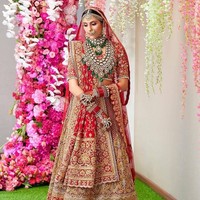 Selain menjadi direktur di perusahaan berlian, Shloka Mehta juga menjadi co-founder dari ConnectFor, platform untuk membantu para sukarelawan terhubung ke organisasi-organisasi non profit yang nantinya bertujuan membantu sesama. Foto: Instagram