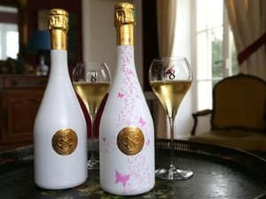Unik! Botol Champagne Jadi Keren Saat Terkena Suhu Dingin