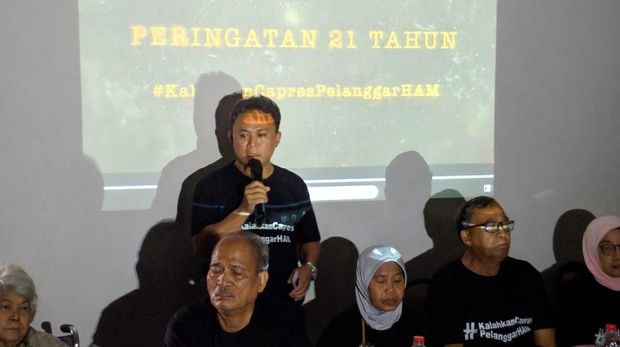 Hasil gambar untuk keluarga korban penculikan dukung jokowi