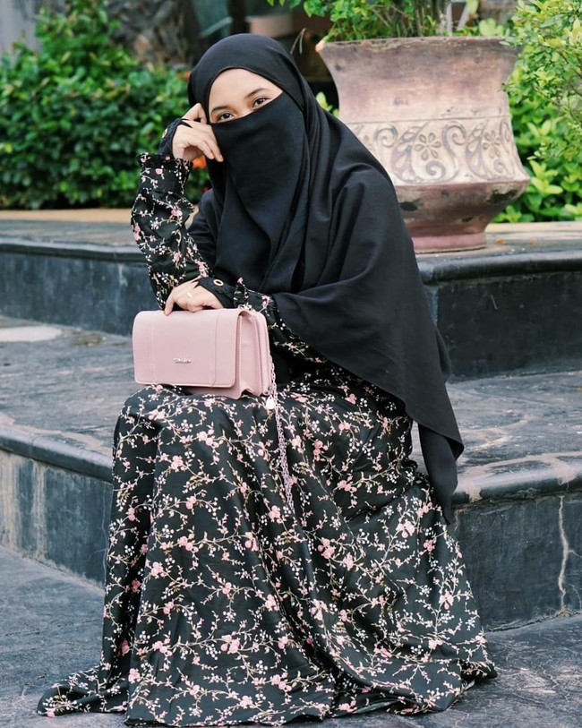 Assalamualaikum kak Uni Alfi,semoga slalu dalam lindungan allah aminn. @unialfi Smoga dibalas ya kak Uni, tulis netizen yang kerap mendoakan Uni Alfi melalui kolom komentar. Foto: Instagram/UniAlfi