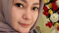 Nama Irna Narulita sedang ramai dibincangkan usai dirinya memakai mobil dinas seharga Rp1,9 miliar. Irna sendiri sudah menjabat sebagai Bupati Pandeglang sejak 2016. Foto: Instagram irnadimyati