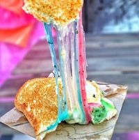 Keju Mozzarella Makin Hits Mulurnya dengan Warna Pelangi