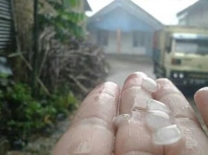 Hujan Es Landa Dua Desa di Ngawi