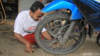 Semangat perjuangan hidup Zulkifli ini, tentunya patut diadikan inspirasi dalam menjalani hidup. Di tengah keterbatasan fisik, ia pantang menyerah dengan terus bekerja keras. Baginya, hidup ini adalah perjuangan yang harus terus disyukuri sebagai kehendak Tuhan.