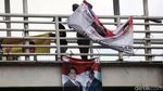 Satpol PP Tertibkan Alat Peraga Kampanye di Jakarta Timur