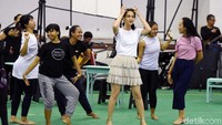 Atiqah Hasiholan saat ditemui di kantor Kemendikbud, Jakarta Pusat pada Selasa (12/3). Pool/Noel/detikFoto.