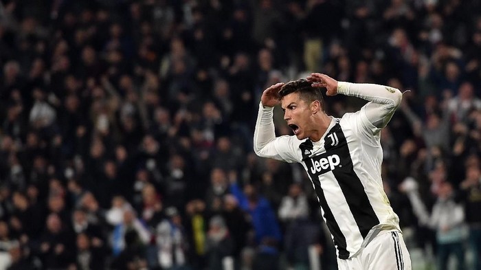 ebiasaan sehat Cristiano Ronaldo hingga Menteri Jonan dikabarkan pecah pembuluh darah di mata. Foto: Tullio M. Puglia/Getty Images ebiasaan sehat Cristiano Ronaldo hingga Menteri Jonan dikabarkan pecah pembuluh darah di mata. Foto: Tullio M. Puglia/Getty Images