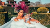 Priyanka memang membantu Nick Jonas dengan tampil dalam video klipnya. Dok. Instagram/priyankachopra