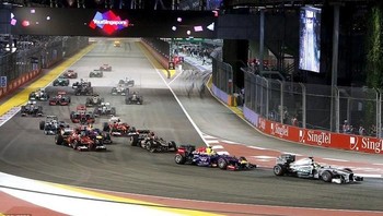 Kini tiap tahun ajang bergengsi Formula 1 diadakan di sirkuit Marina Bay. Foto: Reuters