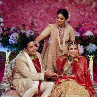 Pernikahan mewah anak orang terkaya se-Asia, Mukesh Ambani, berlangsung di Jio World Centre, Bandra Kurla Complex, Mumbai, Sabtu (9/3/2019) lalu. Akash Ambani dan Shloka Mehta tampil mewah dengan busana pengantin nuansa merah-emas. Foto: Reliance Industries/Handout via REUTERS ATTENTION EDITORS