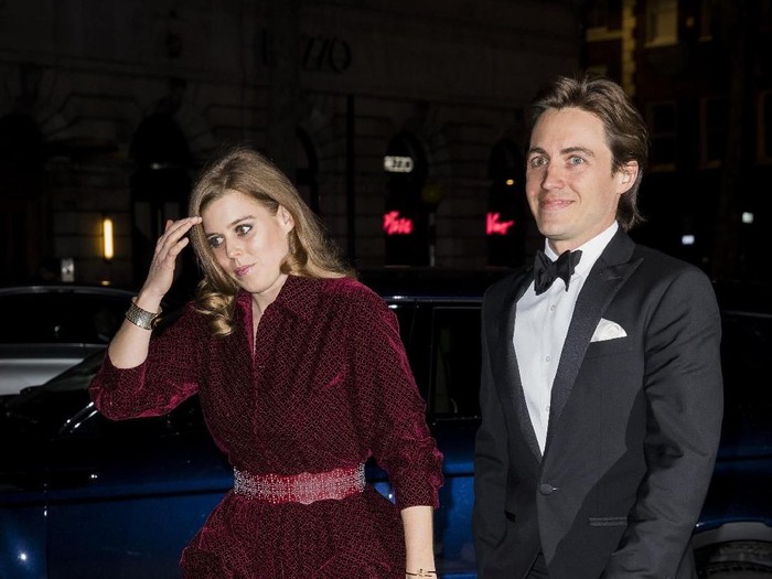 Putri Beatrice dan Edoardo Mapelli Mozzi LONDON, ENGLAND - MARCH 12: Princess Beatrice and Edoardo Mapelli Mozzi attend the Portrait Gala at National Portrait Gallery on March 12, 2019 in London, England. (Photo by Tristan Fewings/Getty Images)