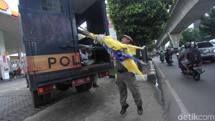 Satpol Pp Tangsel Akan Copot Baliho Parpol Bacaleg Di Tempat Tempat Ini 