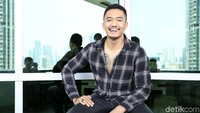Selain uang dan ketenaran yang berhasil di dapatnya ia juga sempat merasakan pahitnya.
