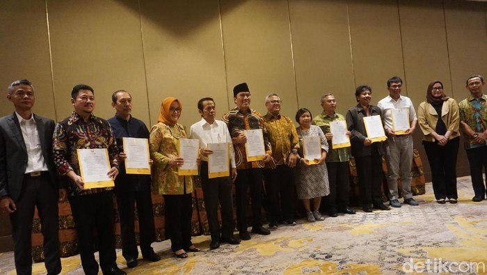 Jaga Independensi, KPU-Panelis-Moderator Debat Cawapres Teken Pakta Integritas