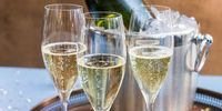 Unik! Botol Champagne Jadi Keren Saat Terkena Suhu Dingin