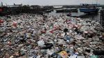 Potret Sampah Plastik Kepung Pulau Terluar Jakarta
