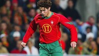 Saat itu badannya masih tampak kurus. Bahkan pernah lebih kurus lagi ketika masih bermain untuk Sporting Lisbon. Foto: Getty Images