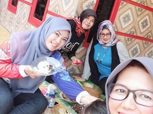 Mengintip Keseruan Makan Jolene Marie Hingga Bupati Irna Narulita