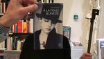 Viral! Foto Keren dari Penjaga Toko Buku di Prancis