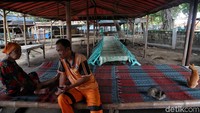 Meski belum memasuki musim liburan, namun suasana di Pulau Untung Jawa dinyatakan warga setempat lebih lesu ketimbang sebelum tsunami.