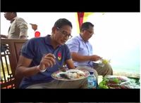 Makan Ikan Namori di Bali, Sandiaga : Uenak Banget!