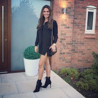 Danielle menceritakan bahwa dia sudah sering melakukan operasi payudara. Namun salah satu operasi payudara yang terjadi di 2012 malah berakhir dengan peristiwa berdarah.  Foto: dok. Instagram (@missdlloyd)