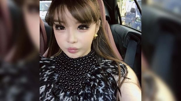 Park Bom tersangkut masalah obat-obatan terlarang.