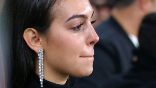 Cristiano Ronaldo melesakkan hat-trick saat Juventus menyingkirkan Atletico Madrid dari Liga Champions. Sang kekasih, Georgina Rodriguez pun menangis haru dibuatnya. Foto: Istimewa