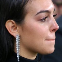 Cristiano Ronaldo melesakkan hat-trick saat Juventus menyingkirkan Atletico Madrid dari Liga Champions. Sang kekasih, Georgina Rodriguez pun menangis haru dibuatnya. Foto: Istimewa