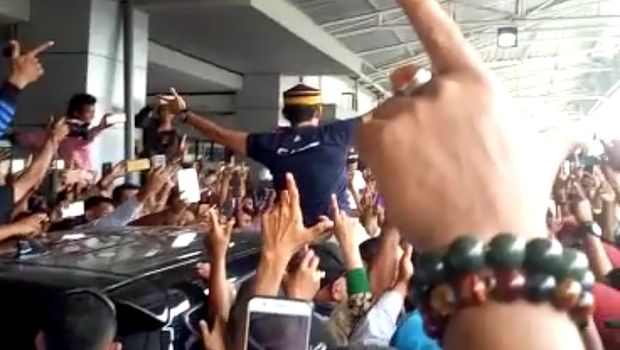Emak-emak Sambut Sandiaga di Bima NTB, Teriak 'Pak Sandi Menang'