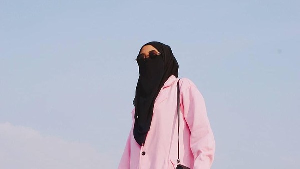 Potret Uni Alfi, Selebgram Bercadar asal Probolinggo yang Dikagumi Netizen