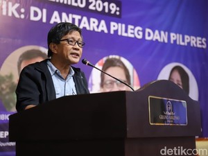 Rocky Gerung: Pengangguran Dibiayai Negara, Uangnya Nyuri dari Mana?