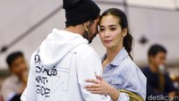 Mereka seperti sepasang kekasih pada malam itu. Pool/Noel/detikFoto.