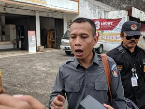 Bawaslu Jaksel Tertibkan Baliho Caleg DPR/DPRD di Mampang-Rasuna Said