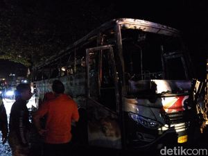 Video Bus Dibakar Massa di Sleman