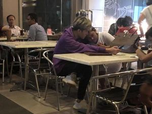 Terciduk! Marion Jola Bersandar Manja dengan Julian Jacob di Depan Umum