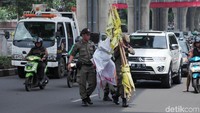 Aturan soal lokasi pemasangan alat peraga kampanye diatur lewat Surat Keputusan KPU Provinsi DKI Jakarta Nomor 175/PL.01.5-Kpt/31/Prov/IX/2018 tentang Lokasi Pemasangan Alat Peraga Kampanye di Provinsi DKI Jakarta dalam Pemilu 2019.