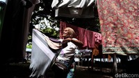 Sejumlah penginapan di Pulau Seribu pun mengalami penurunan jumlah tamu yang menginap. Trauma adanya peristiwa tsunami Selat Sunda beberapa waktu lalu membuat para pengunjung membatalkan dan tak jadi mengunjungi pulau yang disebut Bali Baru Indonesia itu.