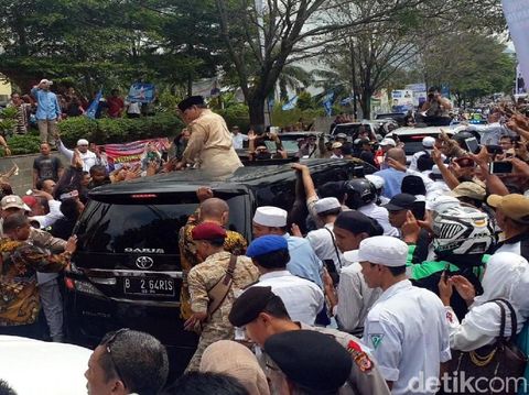 Prabowo Naik Mobil Eks 'Presiden' ISIS Indonesia di Cianjur