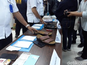Selundupkan Narkoba di Sandal, Mahasiswa dan Buruh Ditangkap di Bali