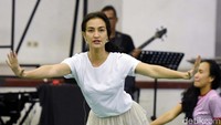 Ternyata semua itu dilakukannya demi menunjang penampilannya pada pentas teater yang berlangsung akhir pekan ini. Pool/Noel/detikFoto.