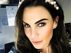 Ratu Kecantikan Kontroversial Ini Jual Foto Topless ke Penggemar