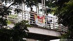 Satpol PP Tertibkan Alat Peraga Kampanye di Jakarta Timur
