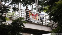 Alat peraga kampanye yang ditertibkan ini berupa baliho partai, caleg maupun spanduk pilpres. 