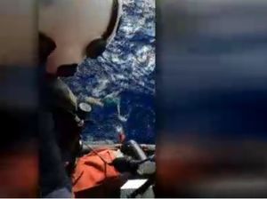 Gunakan Jeansnya sebagai Pelampung, Pria Ini Bertahan 3 Jam di Laut