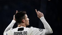 Cristiano Ronaldo tercatat memiliki 150 juta-an follower di Instagram. Ronaldo pun hanya mem-follow sekitar 400 akun Instagram, salah satunya akun Instagram milik Darya Klishina (Marco Bertorello/AFP)