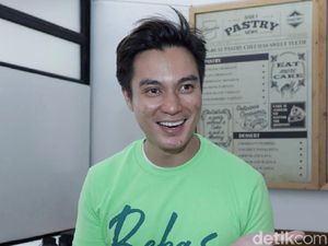 Makin Inspiratif! Baim Wong Bagi-bagi Uang ke Orang yang Membutuhkan